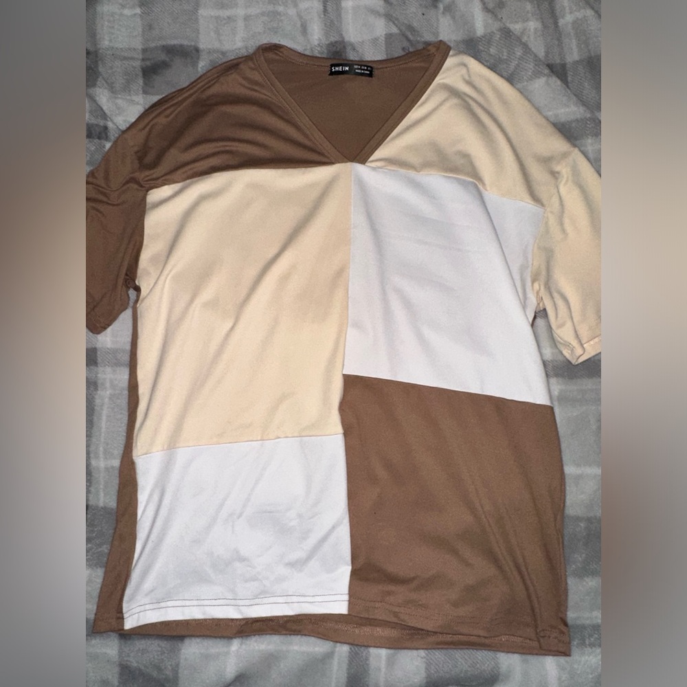 Square pattern tee